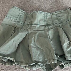 Garage Green Pleated Skort Size P/S EUC